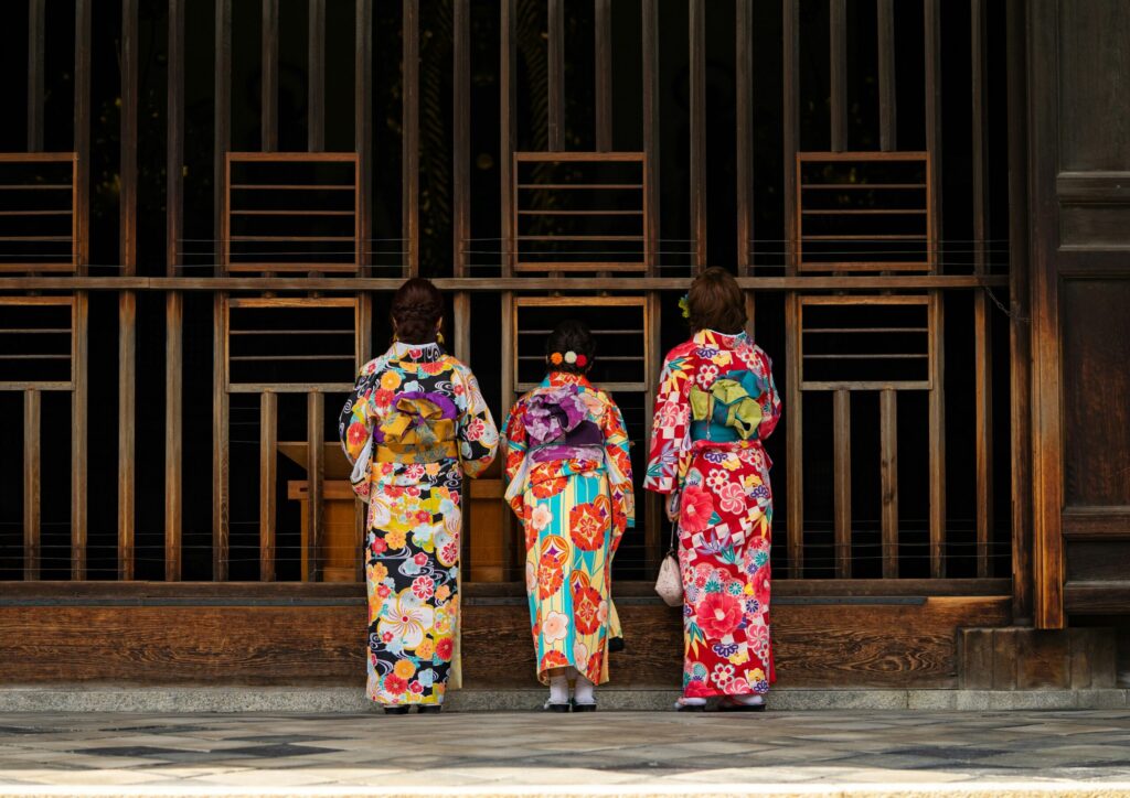 着物を着た女性たち