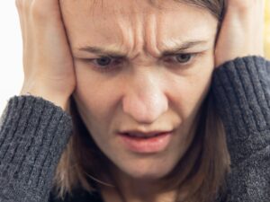 困っている女性